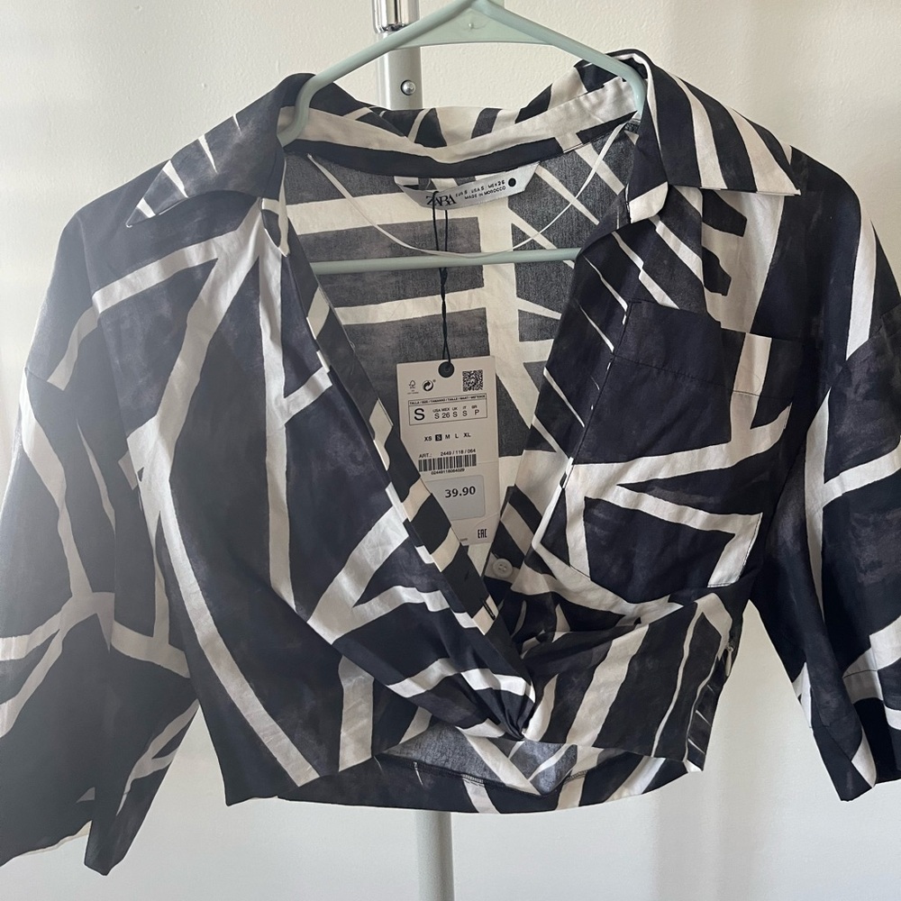 Zara black & white crop top